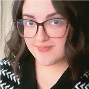 Profesora de Lenguaje dicta clase a niñas y niños de todas las edades